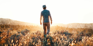 Beitragsbild des Blogbeitrags Abnehmen: Wie sinnvoll ist ein Verdauungsspaziergang um Gewicht zu verlieren?
