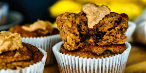 Beitragsbild des Blogbeitrags Rezept: Gesunde Erdnussbutter-Bananen-Muffins