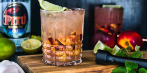 Beitragsbild des Blogbeitrags Rezept: Virgin Pfirsich-Caipirinha