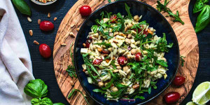 Beitragsbild des Blogbeitrags Rezept: Pesto-Orzo-Nudelsalat