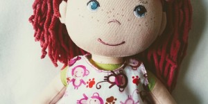 Beitragsbild des Blogbeitrags DIY Puppenkleid nähen 