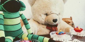 Beitragsbild des Blogbeitrags DIY Lollies und Cupcakes für die Puppenküche
