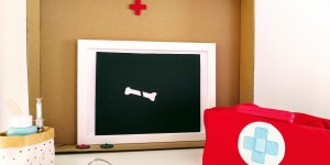 Beitragsbild des Blogbeitrags DIY Röntgengerät aus Karton basteln
