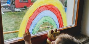 Beitragsbild des Blogbeitrags Regenbögen gegen Langeweile