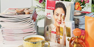 Beitragsbild des Blogbeitrags Die Mai-Broschüre Avon 2023 