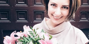 Beitragsbild des Blogbeitrags B Day Look: When the flowers match your dress