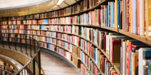 Beitragsbild des Blogbeitrags Synonym-Verzeichnisse im Web. Plus: Bücher, die helfen, die richtigen Worte zu finden.