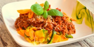 Beitragsbild des Blogbeitrags Voodles (Gemüsenudeln) mit Bolognese