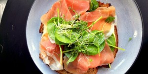 Beitragsbild des Blogbeitrags Klyo - Wiens neuer Frühstücks-Hotspot in der Urania 