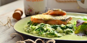 Beitragsbild des Blogbeitrags Feierabendküche: Falsches Spinatrisotto mit Lachsfilet