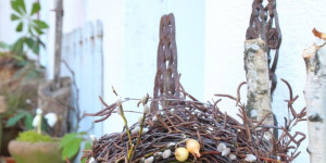 Beitragsbild des Blogbeitrags Der Osterhase klopft an: Frühlingskränze und Strohherzen DIY