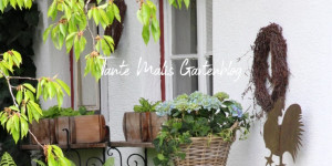 Beitragsbild des Blogbeitrags Pflanztisch aus Altholz DIY