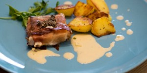 Beitragsbild des Blogbeitrags Dorsch mit Speck und Bratkartoffeln auf Senfsauce