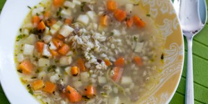 Beitragsbild des Blogbeitrags Rollgerstensuppe mit Speck 