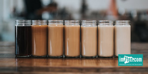 Beitragsbild des Blogbeitrags Die Wiener Kaffeehauskultur und die Westbahnstraße 