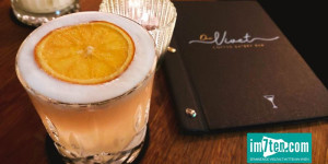 Beitragsbild des Blogbeitrags 7 Cocktailbars im 7. Bezirk – Gönnt euch eine Auszeit im Grätzl
