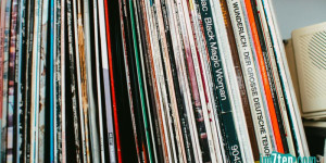 Beitragsbild des Blogbeitrags Vinyl Dreams – 7 Schallplattenläden im 7. Bezirk 