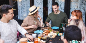 Beitragsbild des Blogbeitrags 52 Gesprächsstarter für deinen nächsten Lokalbesuch