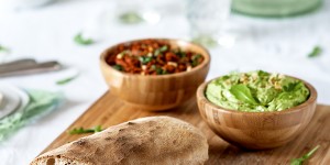 Beitragsbild des Blogbeitrags Grillsaison eröffnet {Italienisches Weißbrot mit zweierlei Aufstrich}