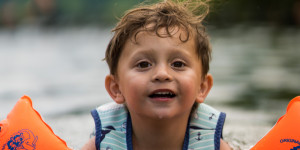 Beitragsbild des Blogbeitrags Welche Schwimmhilfe passt für welches Kind?