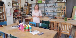 Beitragsbild des Blogbeitrags Kunsttherapie: „Zwar heißt es KUNSTtherapie, doch geht es hier nicht um Kunst.“