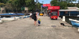 Beitragsbild des Blogbeitrags Reisen mit Kleinkind: „Frau wächst halt mit ihren Aufgaben – das gilt auch fürs Backpacking mit Kind.“ 