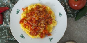 Beitragsbild des Blogbeitrags Taste of Lesotho: Chakalaka & Pap (Gemüse mit Polenta) 