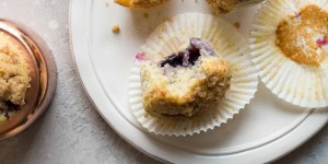 Beitragsbild des Blogbeitrags Soft and moist Blueberry Cheesecake Muffins