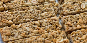 Beitragsbild des Blogbeitrags Crunchy Peanut Butter Granola Bars 
