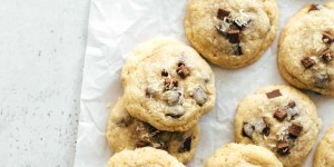 Beitragsbild des Blogbeitrags Coconut Caramel Chocolate Chip Cookies 