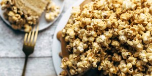 Beitragsbild des Blogbeitrags Salted Caramel Popcorn Cake