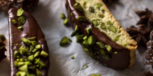 Beitragsbild des Blogbeitrags Chocolate Pistachio Biscotti Recipe 