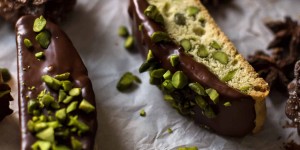 Beitragsbild des Blogbeitrags Chocolate Pistachio Biscotti Recipe