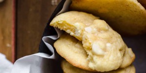 Beitragsbild des Blogbeitrags Best White Chocolate Macadamia Cookies 