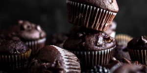 Beitragsbild des Blogbeitrags Soft and Moist Chocolate Banana Muffins