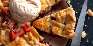 Beitragsbild des Blogbeitrags My Favorite Strawberry Rhubarb Pie