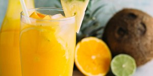 Beitragsbild des Blogbeitrags Energizing Juice with Pineapple and Ginger