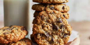 Beitragsbild des Blogbeitrags Oatmeal Raisin Chocolate Chip Cookies