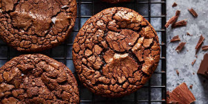 Beitragsbild des Blogbeitrags Crinkly Fudge Brownie Cookies 