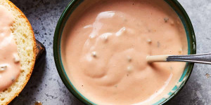 Beitragsbild des Blogbeitrags The Best Burger Sauce: 6 Ingredient Recipe