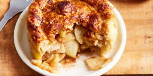 Beitragsbild des Blogbeitrags Air Fryer Apple Pies Recipe: How to Air Fry Apple Pie