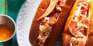 Beitragsbild des Blogbeitrags Warm Connecticut Lobster Roll Sandwich