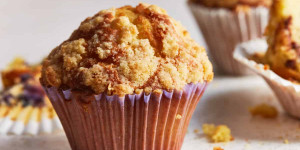 Beitragsbild des Blogbeitrags How to Make Air Fryer Muffins (Vanilla, Banana, Chocolate Chips, and Blueberry)
