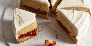 Beitragsbild des Blogbeitrags Air Fryer Vanilla Cake: A small-batch 6-inch vanilla cake recipe