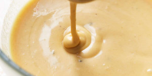 Beitragsbild des Blogbeitrags Homemade Honey Mustard Sauce (Creamy Dipping Sauce for Fries and Wings)