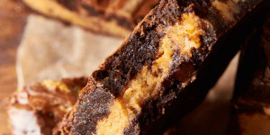 Beitragsbild des Blogbeitrags The Best Peanut Butter Brownies (Swirled or Filled)