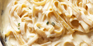 Beitragsbild des Blogbeitrags Homemade Alfredo Sauce Recipe