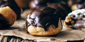 Beitragsbild des Blogbeitrags Chocolate Cream Puffs (with chocolate filling and ganache topping)