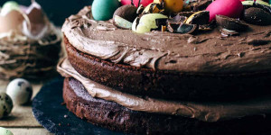 Beitragsbild des Blogbeitrags Chocolate Easter Eggs Cake 