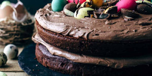 Beitragsbild des Blogbeitrags Chocolate Easter Eggs Cake